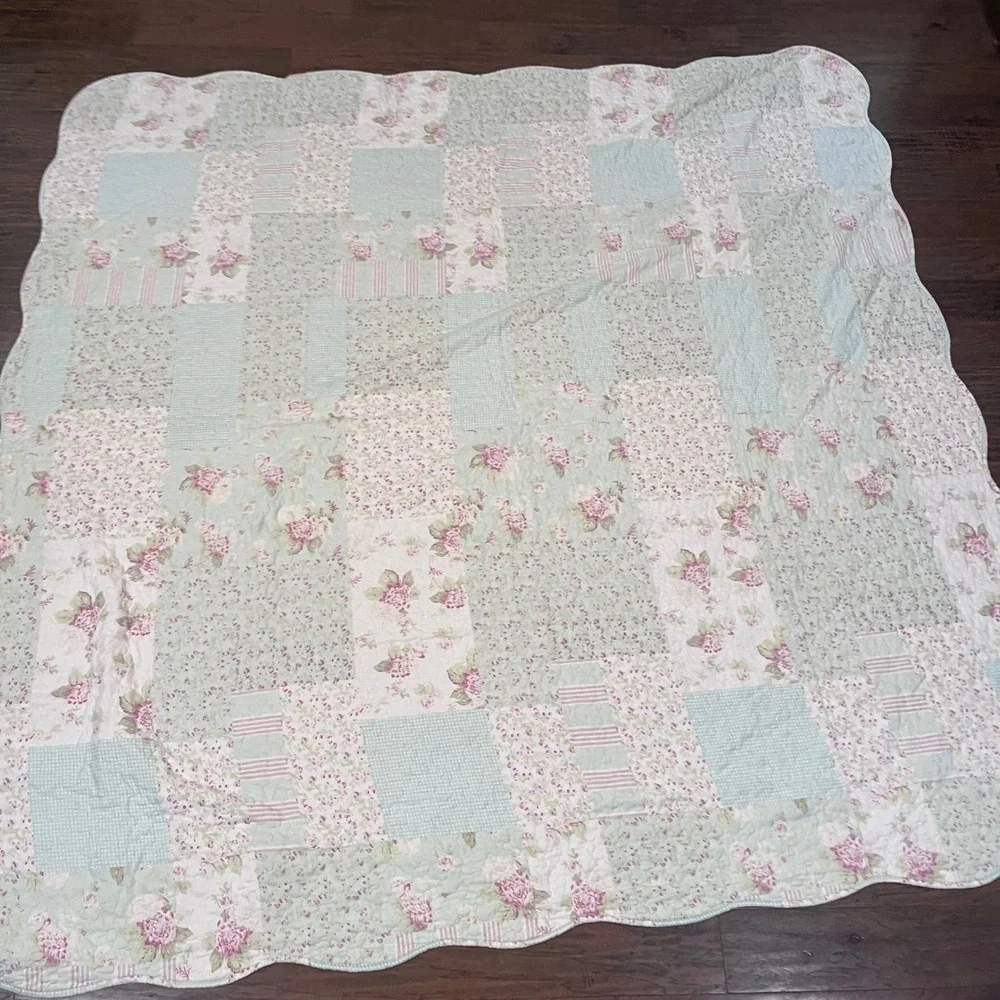 Shabby Chic Floral Patchwork Quilt Scalloped Sage Green Pink 80x84 Full/Queen